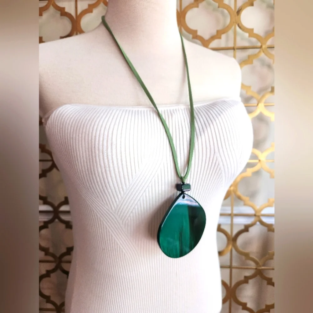 🍀New to the Boutique! Adjustable Hunter Green and Black Necklace🍀 - Picture 12 of 16